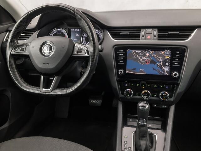 Skoda OCTAVIA Combi 1.4 TSI Sport 150Pk Automaat (APPLE CARPLAY, GROOT NAVI, CLIMATE, STOELVERWARMING, SPORTSTOELEN, GETINT GLAS, PARKEERSENSOREN, CRUISE, NIEUWSTAAT)