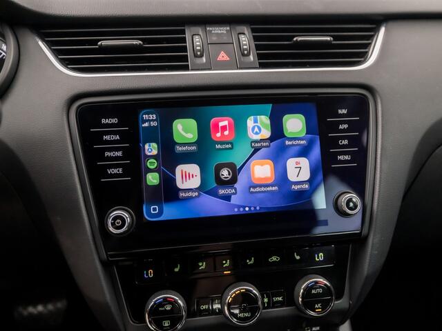 Skoda OCTAVIA Combi 1.4 TSI Sport 150Pk Automaat (APPLE CARPLAY, GROOT NAVI, CLIMATE, STOELVERWARMING, SPORTSTOELEN, GETINT GLAS, PARKEERSENSOREN, CRUISE, NIEUWSTAAT)