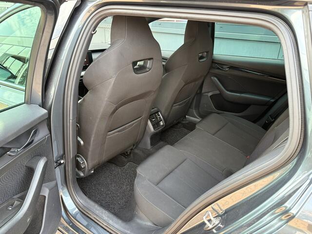 Skoda OCTAVIA Combi 1.0 e-TSi DSG Sport Business TREKHAAK/ADAPT.CRUISE/CARPLAY/18INCH/WINTERPACK