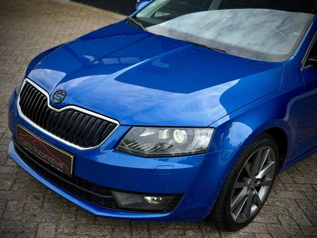 Skoda OCTAVIA Combi 2.0 TDI 150PK! AUT|PANO|CAMERA|CARPLAY|KEYLESS|DCC|LEER