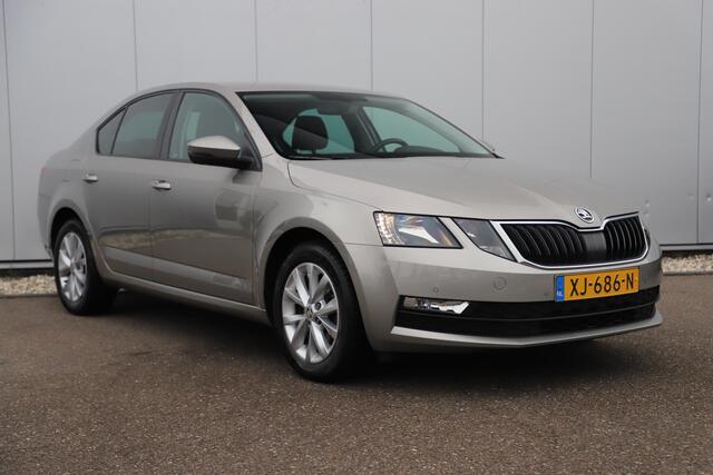 Skoda OCTAVIA 1.0 TSI Greentech Ambition Business Trekhaak 16 inch Navigatie Carplay Android Climate & Cruise Control Parkeersensor
