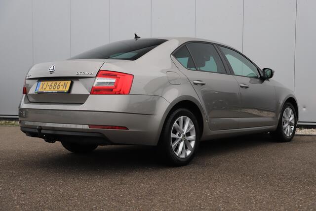 Skoda OCTAVIA 1.0 TSI Greentech Ambition Business Trekhaak 16 inch Navigatie Carplay Android Climate & Cruise Control Parkeersensor