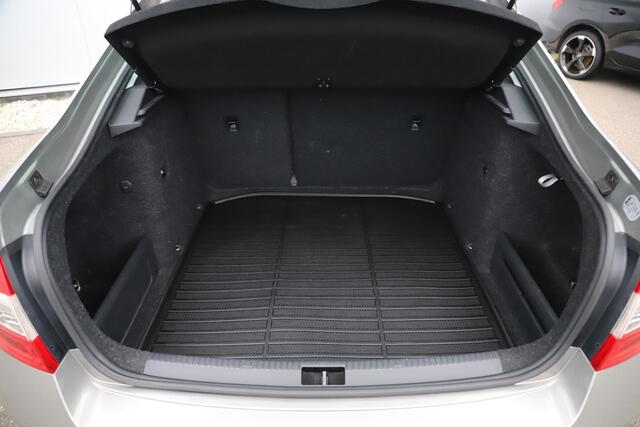 Skoda OCTAVIA 1.0 TSI Greentech Ambition Business Trekhaak 16 inch Navigatie Carplay Android Climate & Cruise Control Parkeersensor