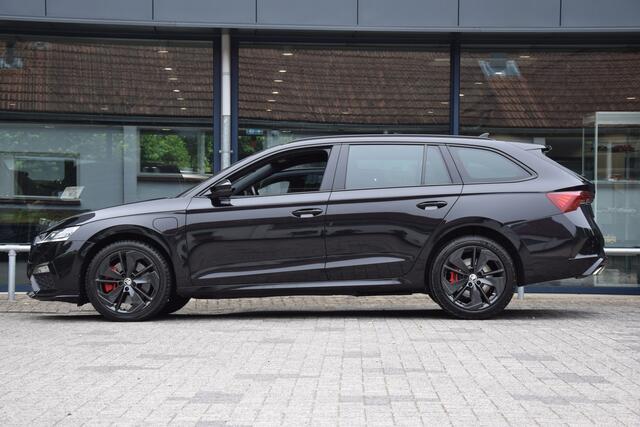 Skoda OCTAVIA Combi 1.4 TSI 245PK RS iV PHEV Business DSG Automaat | Geen Import (uniek) | BOVAG Garantie | Plug in Hybride SOH 94,67% | Matrix LED | Adaptive Cruise Control | Apple Carplay/Android Auto | Electrische Achterklep |