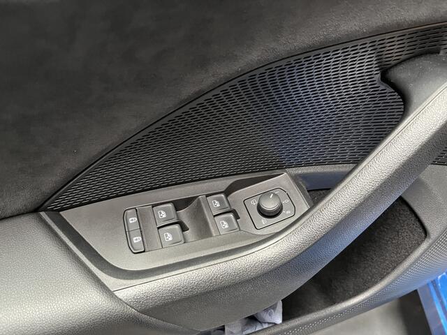 Skoda OCTAVIA Combi 1.4 TSI RS iV PHEV Business / AUTOMAAT/ 245PK/ PANO/ PARK.SENSOR.V+A/ CAMERA/ SMARTLINK/ STOELVERWARM./ MASSAGE/ MEMORY SEAT/ ELEK.ACHTERKLEP/ KEYLESS/ DIGITAL DASH/ NAVI/ DAB/ CLIMA/ LED/ 18'' LMV