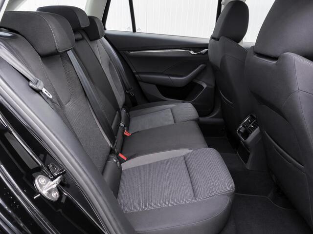 Skoda OCTAVIA Combi 1.0 e-TSI Business Edition Trekhaak Airco ECC Navi Wireless Carplay PDC VA Full LED Virtual Cockpit Cruise Control