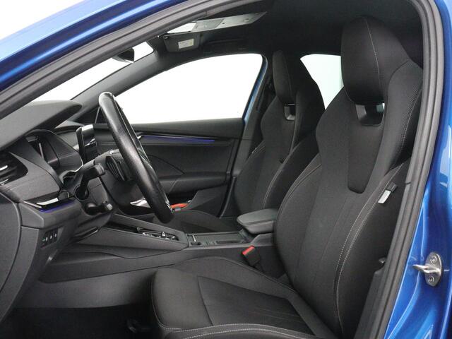 Skoda OCTAVIA 1.4 TSI iV PHEV Sportline Business | SOH 92,5% | Navigatie | Parkeerhulp | Adaptive cruise | DAB+ | Carplay | Sfeerverlichting | Climate control | keyless