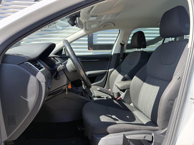 Skoda OCTAVIA Combi 1.4 TSI Greentech Style Business 1e Eigenaar|Trekhaak|Cruise|Carplay|Stoelverw|PDC V+A|Navi|Clima|APK tot 03-2027