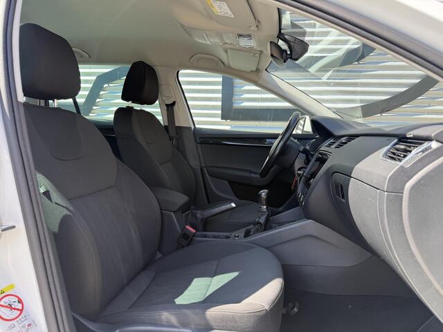 Skoda OCTAVIA Combi 1.4 TSI Greentech Style Business 1e Eigenaar|Trekhaak|Cruise|Carplay|Stoelverw|PDC V+A|Navi|Clima|APK tot 03-2027