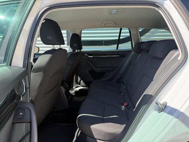 Skoda OCTAVIA Combi 1.4 TSI Greentech Style Business 1e Eigenaar|Trekhaak|Cruise|Carplay|Stoelverw|PDC V+A|Navi|Clima|APK tot 03-2027