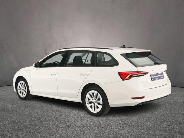 Skoda OCTAVIA Combi Business Edition 1.4 TSI eHybrid 204pk DSG Automaat Navigatie, Cruise control, Parkeersensor achter, LED koplampen, App connect, Airco, DAB, Radio, Bluetooth