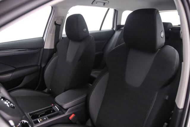 Skoda OCTAVIA Combi Business Edition 1.4 TSI eHybrid 204pk DSG Automaat Navigatie, Cruise control, Parkeersensor achter, LED koplampen, App connect, Airco, DAB, Radio, Bluetooth