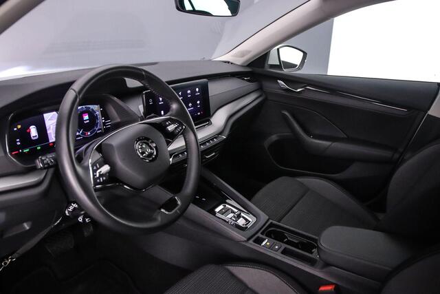 Skoda OCTAVIA Combi Business Edition 1.4 TSI eHybrid 204pk DSG Automaat Navigatie, Cruise control, Parkeersensor achter, LED koplampen, App connect, Airco, DAB, Radio, Bluetooth