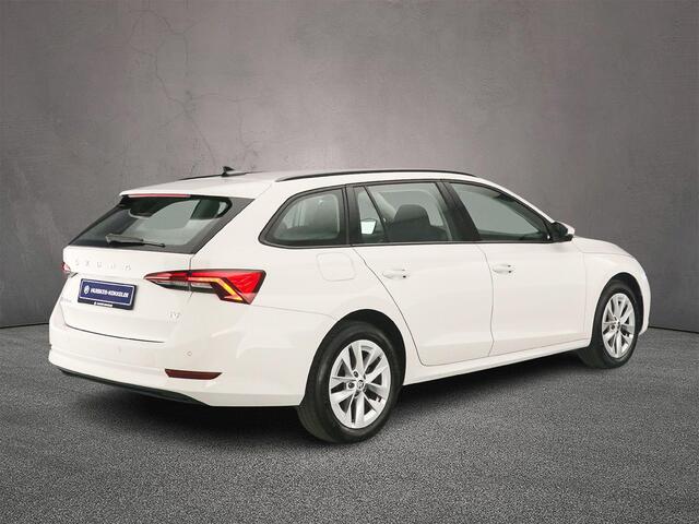 Skoda OCTAVIA Combi Business Edition 1.4 TSI eHybrid 204pk DSG Automaat Navigatie, Cruise control, Parkeersensor achter, LED koplampen, App connect, Airco, DAB, Radio, Bluetooth