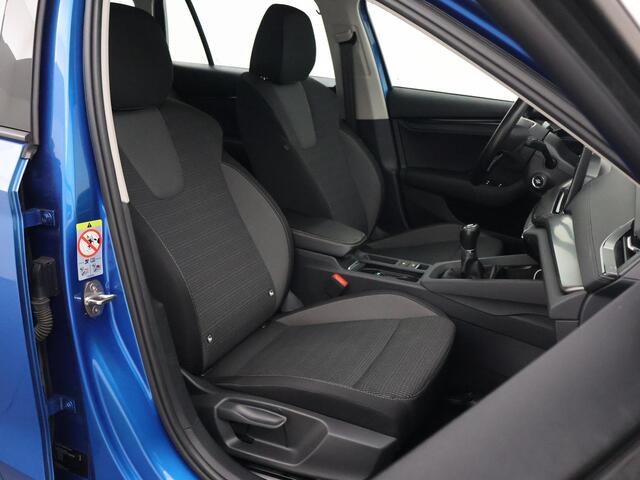 Skoda OCTAVIA Combi 1.0 TSI RACE BLUE + WEGKL. TREKHAAK | VIRTUAL COCKPIT | APPLE CARPLAY | NAVIGATIE | LED