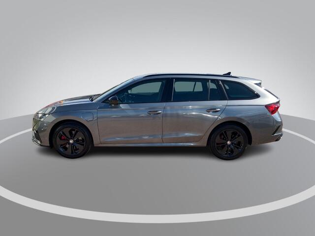 Skoda OCTAVIA Combi 1.4TSI iV PHEV 180kW/245PK RS · CANTON Audio · Navigatie · Apple/Android Car Play · Parkeersensoren