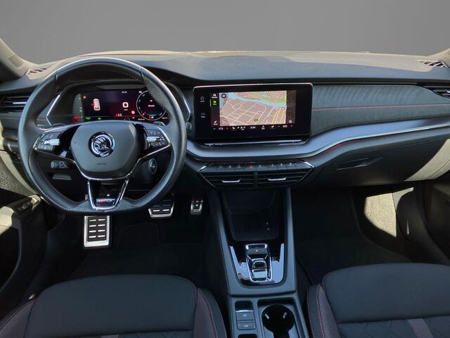 Skoda OCTAVIA Combi 1.4TSI iV PHEV 180kW/245PK RS · CANTON Audio · Navigatie · Apple/Android Car Play · Parkeersensoren