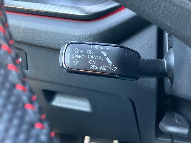 Skoda OCTAVIA Combi 1.4TSI iV PHEV 180kW/245PK RS · CANTON Audio · Navigatie · Apple/Android Car Play · Parkeersensoren