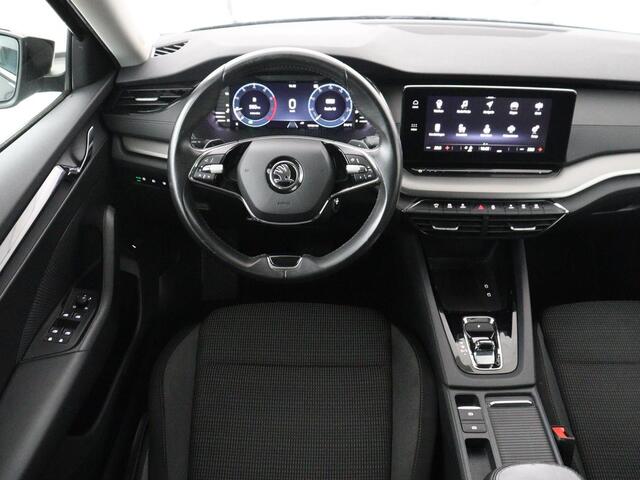 Skoda OCTAVIA Combi 1.0 e-TSI Business Edition | Cruise control | Park assist | Carplay | LED | Cruise control | Park assist | Carplay | Full LED | Climate control | Virtual Dashboard | DAB | Getint glas