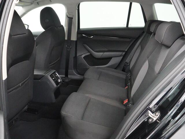 Skoda OCTAVIA Combi 1.0 e-TSI Business Edition | Cruise control | Park assist | Carplay | LED | Cruise control | Park assist | Carplay | Full LED | Climate control | Virtual Dashboard | DAB | Getint glas