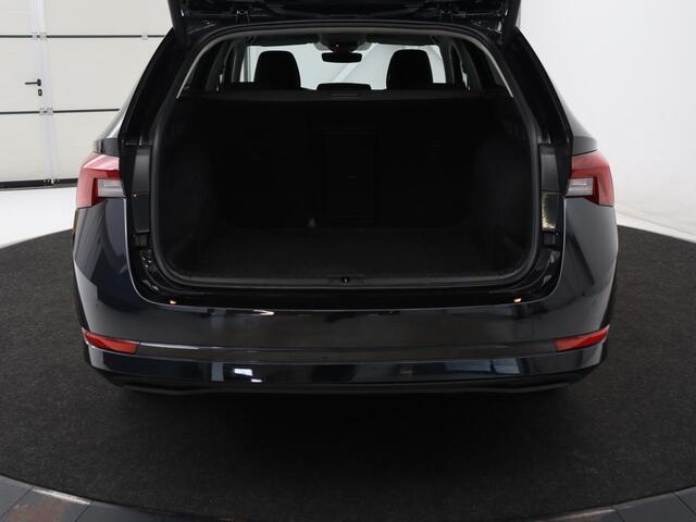 Skoda OCTAVIA Combi 1.0 e-TSI Business Edition | Cruise control | Park assist | Carplay | LED | Cruise control | Park assist | Carplay | Full LED | Climate control | Virtual Dashboard | DAB | Getint glas