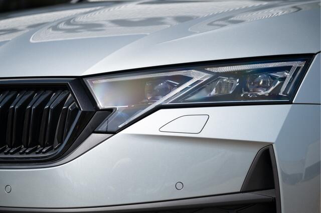 Skoda OCTAVIA Combi 1.5 TSI MHEV Sportline Business | Trekhaak | Matrix LED | Navi | Stoel- Stuurverw. | Side Assist