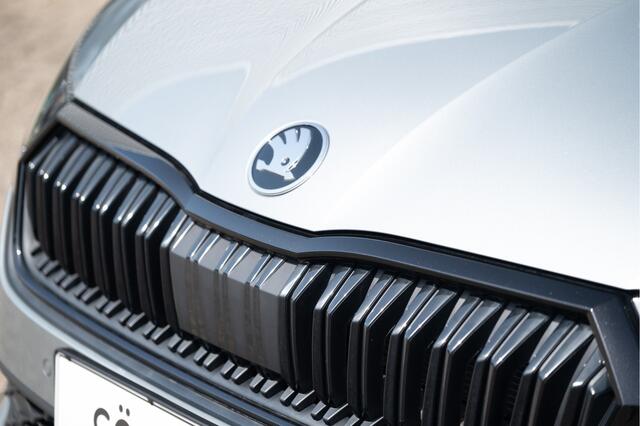 Skoda OCTAVIA Combi 1.5 TSI MHEV Sportline Business | Trekhaak | Matrix LED | Navi | Stoel- Stuurverw. | Side Assist