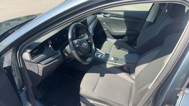 Skoda OCTAVIA Combi 1.0 e-TSI Business Edition DSG / Navigatie / Cruise Control / Trekhaak