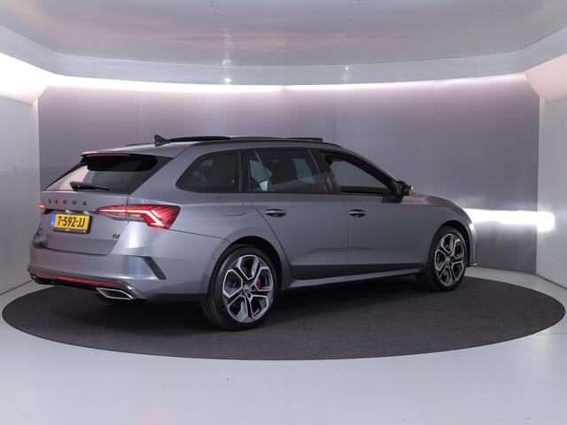 Skoda OCTAVIA Combi 1.4 TSI RS iV PHEV Business 245 pk Automaat | Navigatie | Panoramadak | Parkeersensoren | Autom. airco | Keyless | Stoelverwarming |