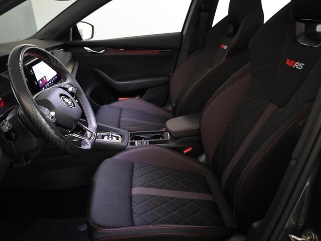 Skoda OCTAVIA Combi 1.4 TSI RS iV PHEV Business 245 pk Automaat | Navigatie | Panoramadak | Parkeersensoren | Autom. airco | Keyless | Stoelverwarming |