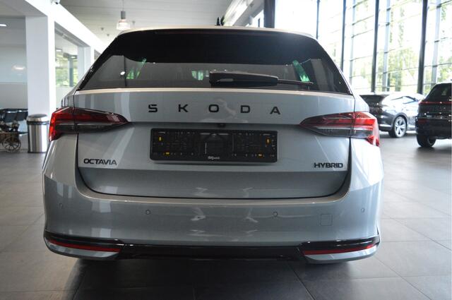 Skoda OCTAVIA Combi 1.5 TSI MHEV Sportline navi camera trekhaak 18 inch !!