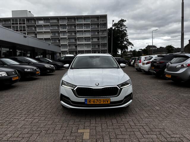 Skoda OCTAVIA Combi 1.0 TSI Business Edition Virtual cockpit Pdc Applecarplay Trekhaak Nap