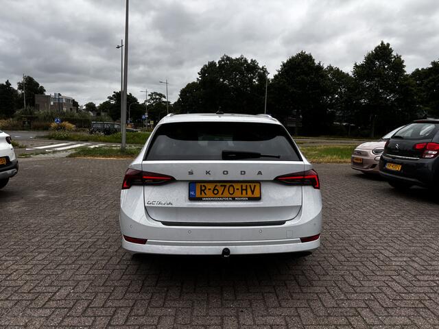 Skoda OCTAVIA Combi 1.0 TSI Business Edition Virtual cockpit Pdc Applecarplay Trekhaak Nap