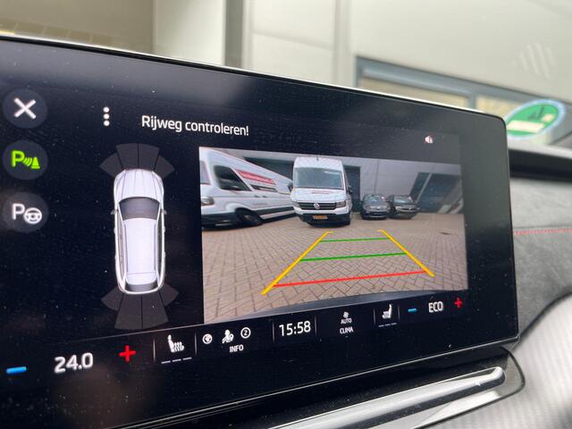 Skoda OCTAVIA Combi 1.4 TSI 245pk DSG RS iV PHEV Business · Panoramadak · Camera · Wegklapbare Trekhaak · Stoelverwarming voor+achter · 19'' Inch ·