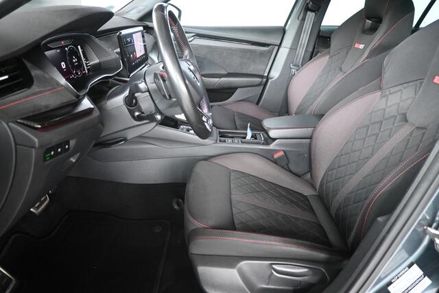 Skoda OCTAVIA Combi 1.4 TSI Automaat RS iV PHEV Business Navigatie Virtual Carplay Matrix Stoelverwarming Inruil Mogelijk!