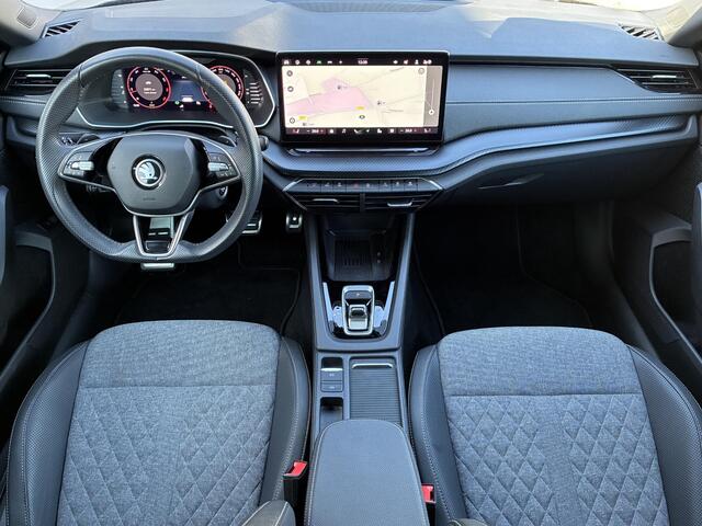 Skoda OCTAVIA Combi 1.5 TSI MHEV Sportline / Fabrieksgarantie t/m 12-2026 / Adaptieve Cruise Control / Navigatie / Apple Carplay/Android Auto / Achteruitrijcamera / Stoelverwarming / Sportstoelen / Elektrische achterklep /