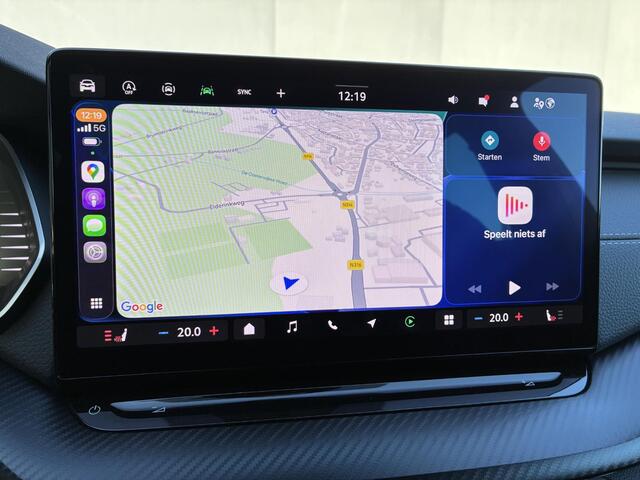 Skoda OCTAVIA Combi 1.5 TSI MHEV Sportline / Fabrieksgarantie t/m 12-2026 / Adaptieve Cruise Control / Navigatie / Apple Carplay/Android Auto / Achteruitrijcamera / Stoelverwarming / Sportstoelen / Elektrische achterklep /