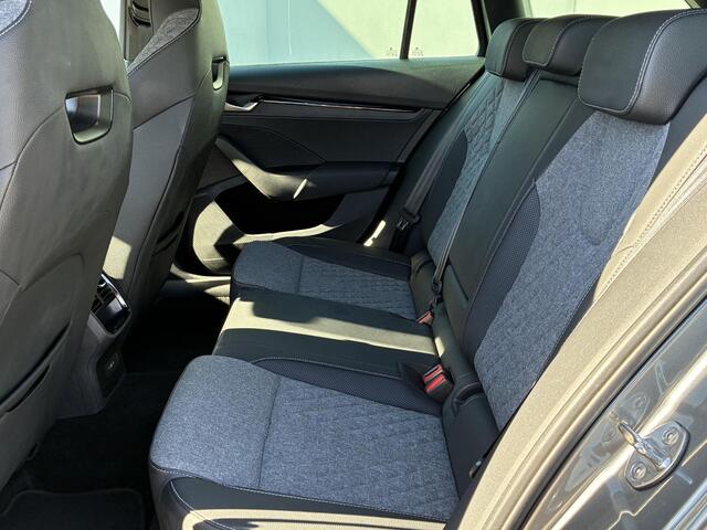 Skoda OCTAVIA Combi 1.5 TSI MHEV Sportline / Fabrieksgarantie t/m 12-2026 / Adaptieve Cruise Control / Navigatie / Apple Carplay/Android Auto / Achteruitrijcamera / Stoelverwarming / Sportstoelen / Elektrische achterklep /