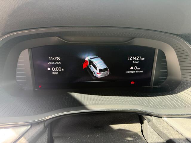 Skoda OCTAVIA Combi 1.5 e-TSI Business Edition Plus | Stoelverwarming | Head-Up Display | Memory Seat | Keyless | Navigatie | Parkeersensoren | Cruise Control | Apple Carplay | Camera | Ambiance Verlichting |