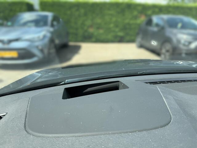 Skoda OCTAVIA Combi 1.5 e-TSI Business Edition Plus | Stoelverwarming | Head-Up Display | Memory Seat | Keyless | Navigatie | Parkeersensoren | Cruise Control | Apple Carplay | Camera | Ambiance Verlichting |