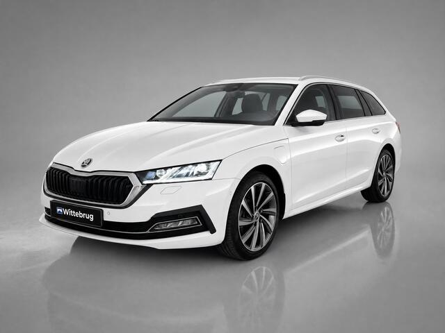 Skoda OCTAVIA Combi 1.4 TSI 204pk DSG iV PHEV Business Edition Plus / Panorama dak / Achteruitrij camera / Stoelverwarming voor + achter / 18'' LMV P4