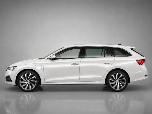 Skoda OCTAVIA Combi 1.4 TSI 204pk DSG iV PHEV Business Edition Plus / Panorama dak / Achteruitrij camera / Stoelverwarming voor + achter / 18'' LMV P4