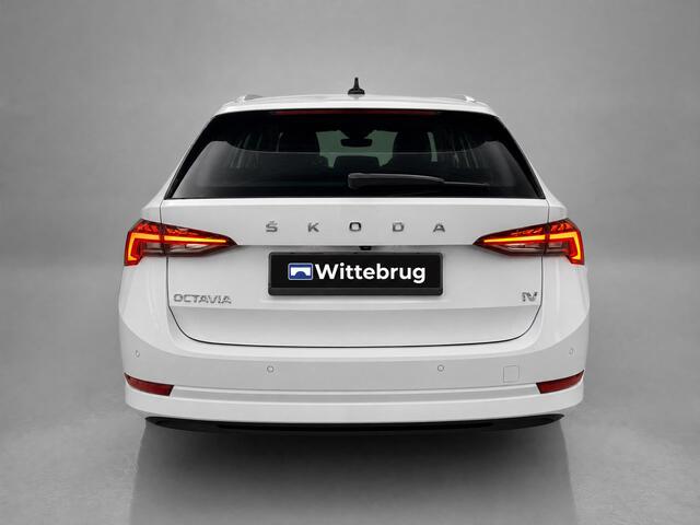 Skoda OCTAVIA Combi 1.4 TSI 204pk DSG iV PHEV Business Edition Plus / Panorama dak / Achteruitrij camera / Stoelverwarming voor + achter / 18'' LMV P4
