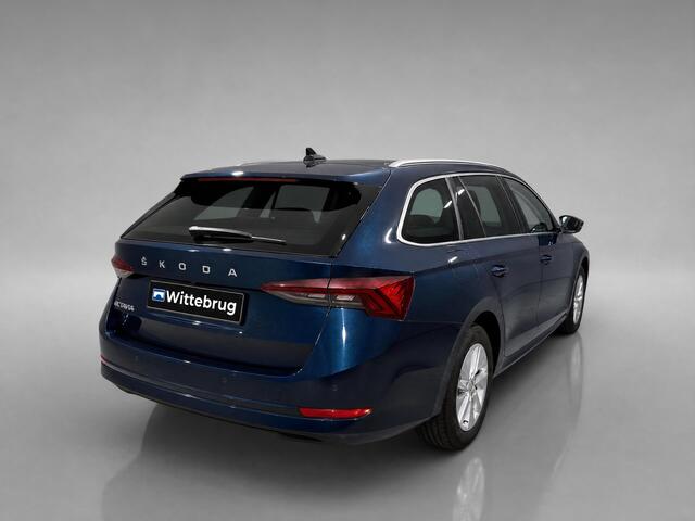 Skoda OCTAVIA Combi 1.0 TSI Business Edition / Navigatie / App connect / Camera / Parkeersensoren V+A / LED /
