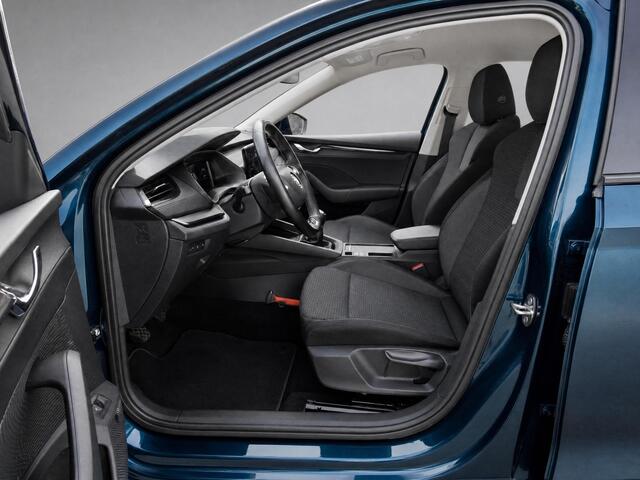 Skoda OCTAVIA Combi 1.0 TSI Business Edition / Navigatie / App connect / Camera / Parkeersensoren V+A / LED /