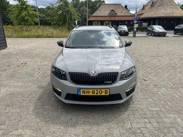 Skoda OCTAVIA Combi 2.0 TSI RS 230 Business Clima Cruise Pdc Navi App Trekhaak Pdc Nap