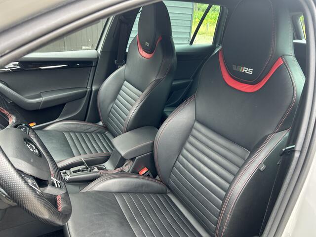 Skoda OCTAVIA Combi 2.0 TSI RS 230 Business Clima Cruise Pdc Navi App Trekhaak Pdc Nap