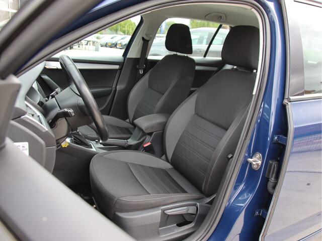 Skoda OCTAVIA Combi 1.0 TSI Greentech Ambition Carplay, Cruise, PDC, NAP Zomeractie!