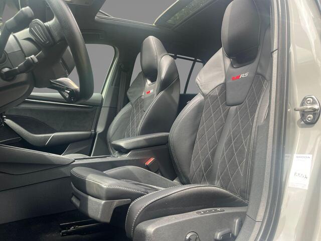Skoda OCTAVIA Combi 1.4 TSI 245pk DSG RS iV PHEV Business · Panoramadak · Apple/Android Car Play · Elek. Voorstoelen · P-Sensoren · 18'' Inch ·