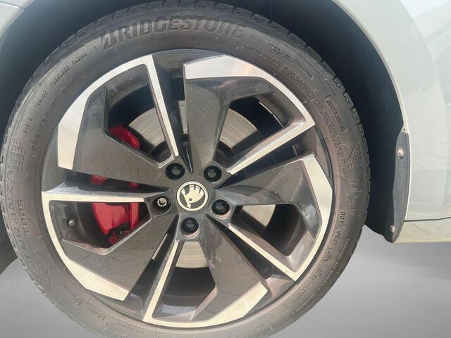 Skoda OCTAVIA Combi 1.4 TSI 245pk DSG RS iV PHEV Business · Panoramadak · Apple/Android Car Play · Elek. Voorstoelen · P-Sensoren · 18'' Inch ·